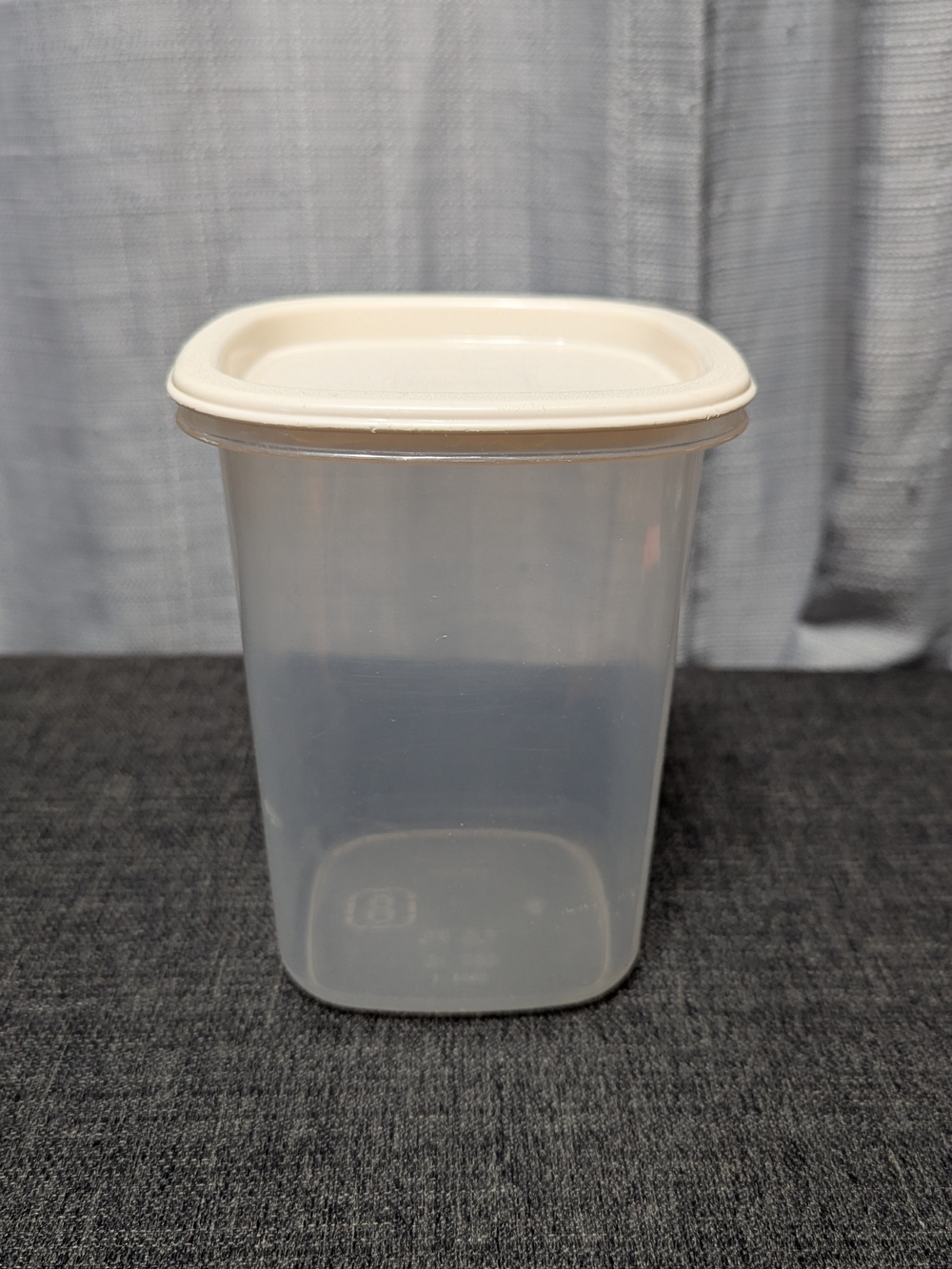 Vtg Rubbermaid #8 Servin Saver Canisters Clear Almond Lid 1.8 Pint Square